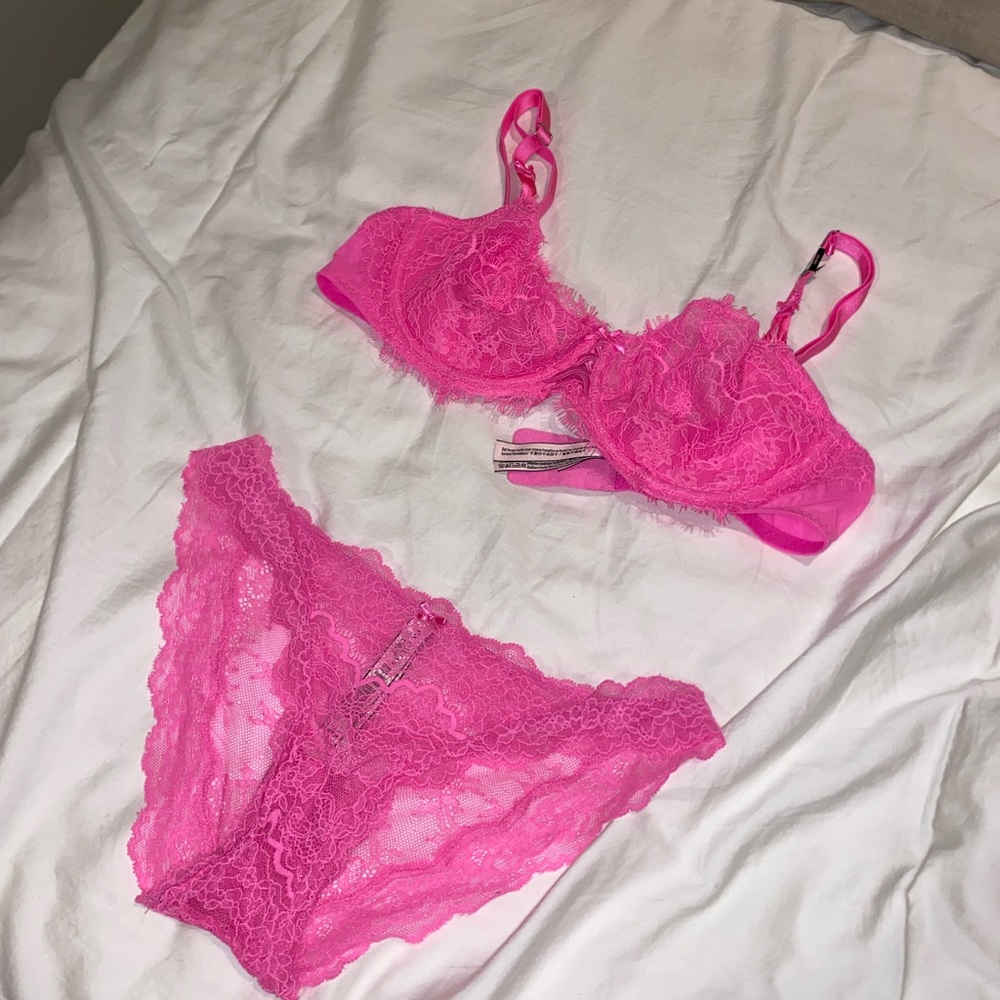 Hot pink Victoria's Secret DREAM ANGELS
Wicked Unlined Bow Balconette Bra set